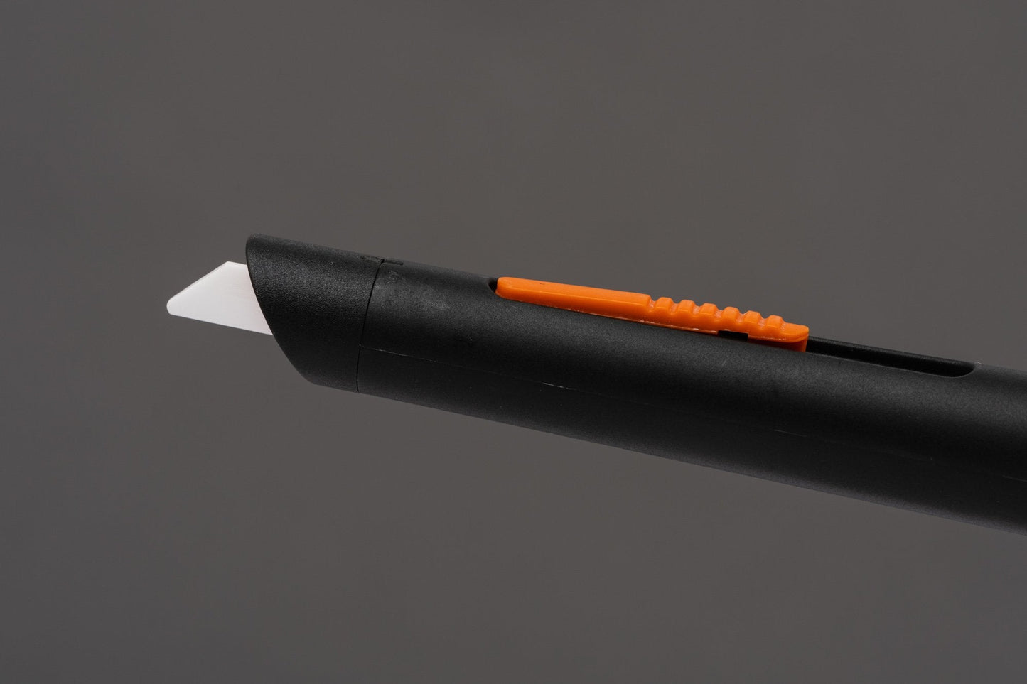 Polohovatelný pen cutter